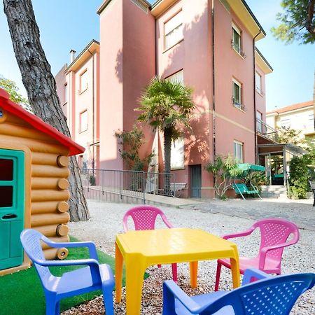 Hotel Flora Capri Cesena Bagian luar foto