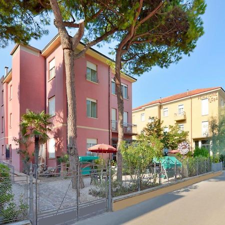 Hotel Flora Capri Cesena Bagian luar foto