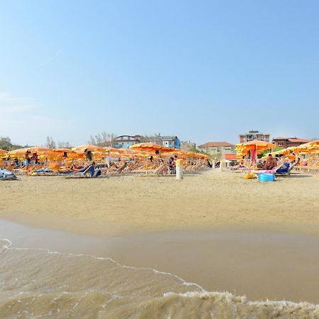 Hotel Flora Capri Cesena Bagian luar foto