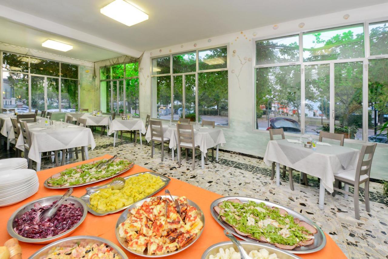 Hotel Flora Capri Cesena Bagian luar foto